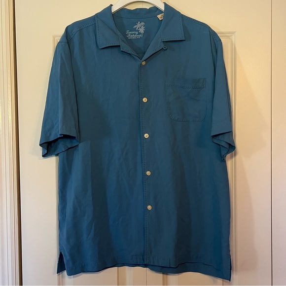 Tommy Bahama 100% silk mens button down short sleeve. Size L. Hawaiian, resort - Picture 1 of 7
